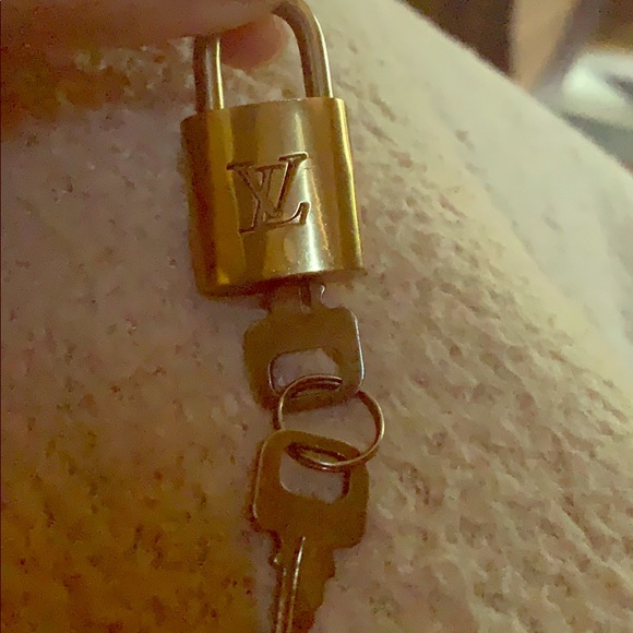 Louis Vuitton Jewelry - LV lock and key